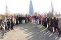 Усі учні,педагоги вшанували пам'ять загиблим, вони поклали вінок біля пам'ятника, а другий пустили в води Дніпра.   